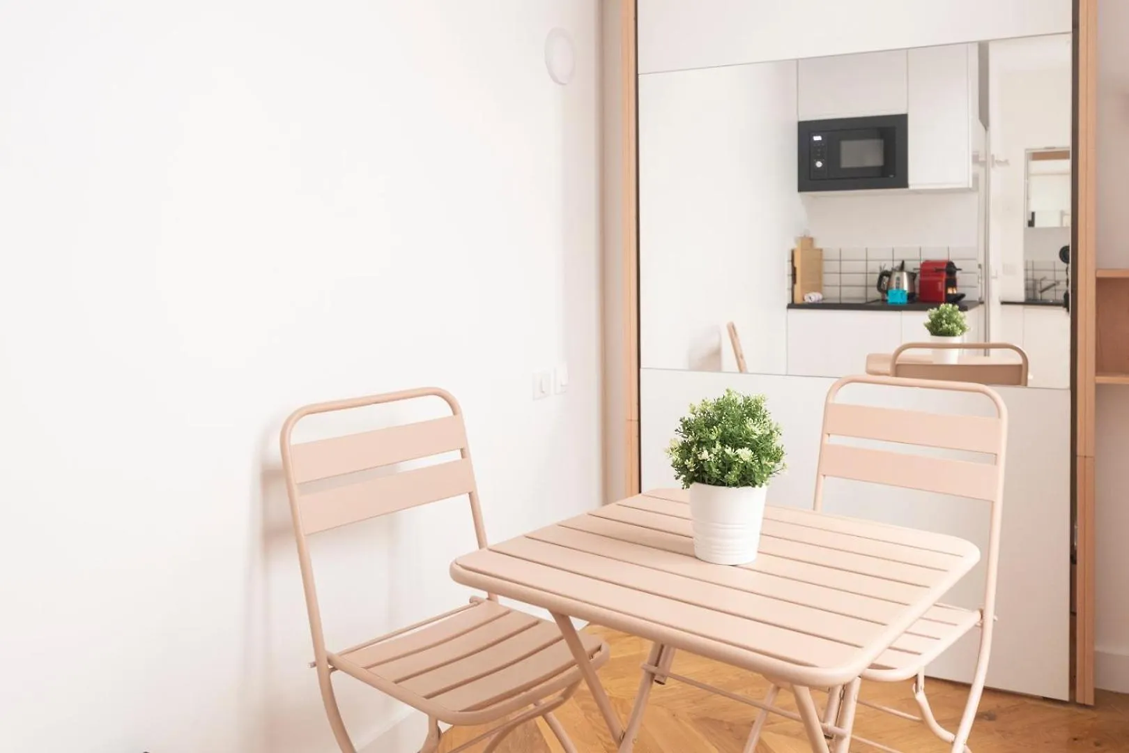 Super Mini - 2 Pax, Bed Parigi